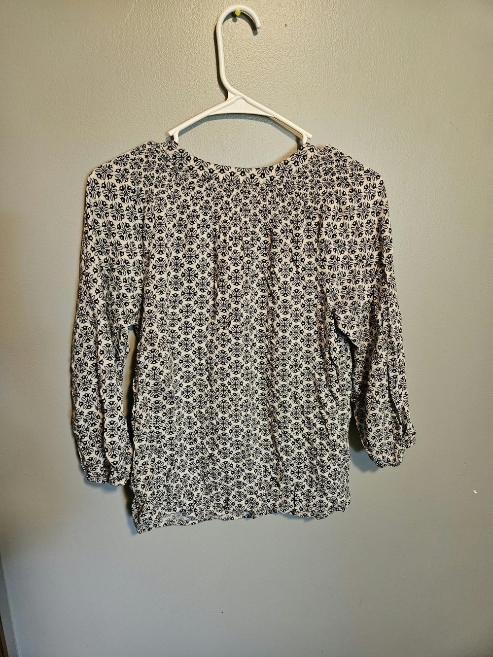croft & barrow Black and White Floral Print Long Sleeve Blouse